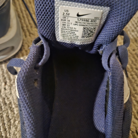 Boys Nike Air Max Shoes Size 2.5 - Picture 2 of 3